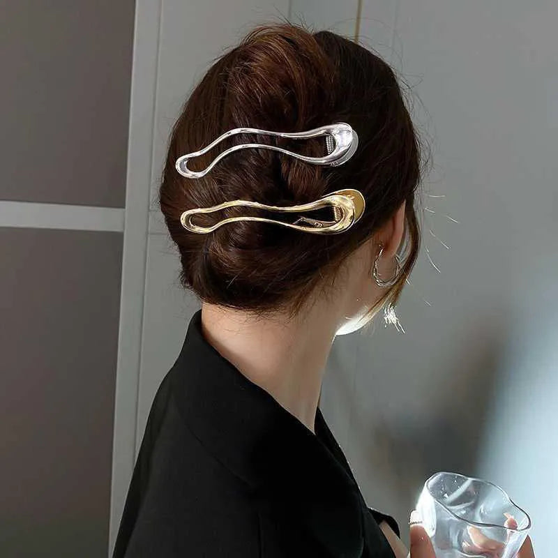 Women's zinc alloy hair barrette in gold colour with triangle shape design