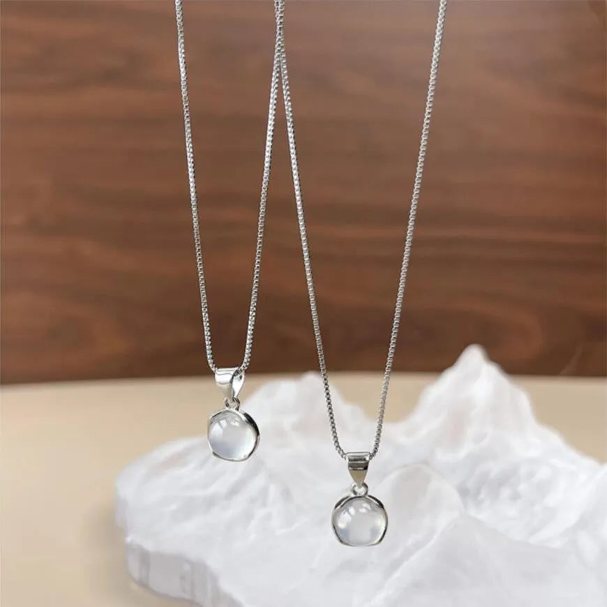 Women's Korean-style oval pendant necklace with eight-pointed star design on adjustable chain