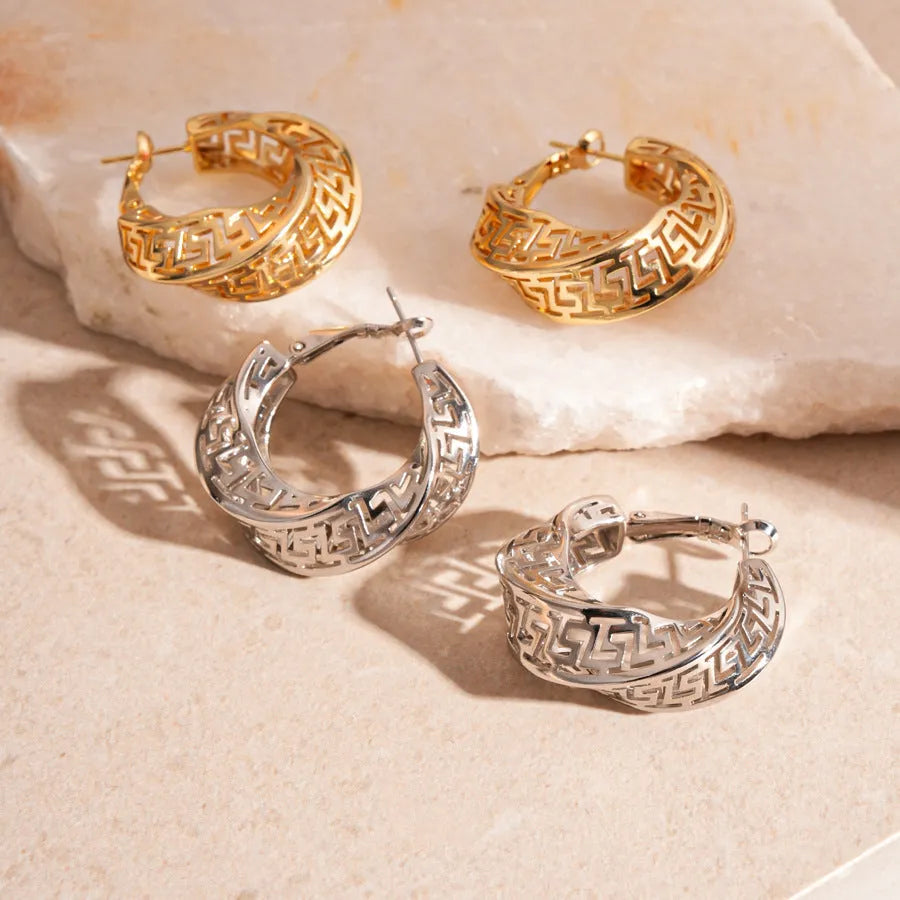 Women's geometric stud earrings with twisted round hollow design in silver or gold electroplated finish