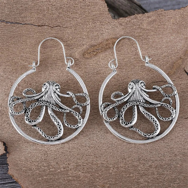 Vintage octopus earrings in antique silver finish with detailed animal modelling on zinc alloy