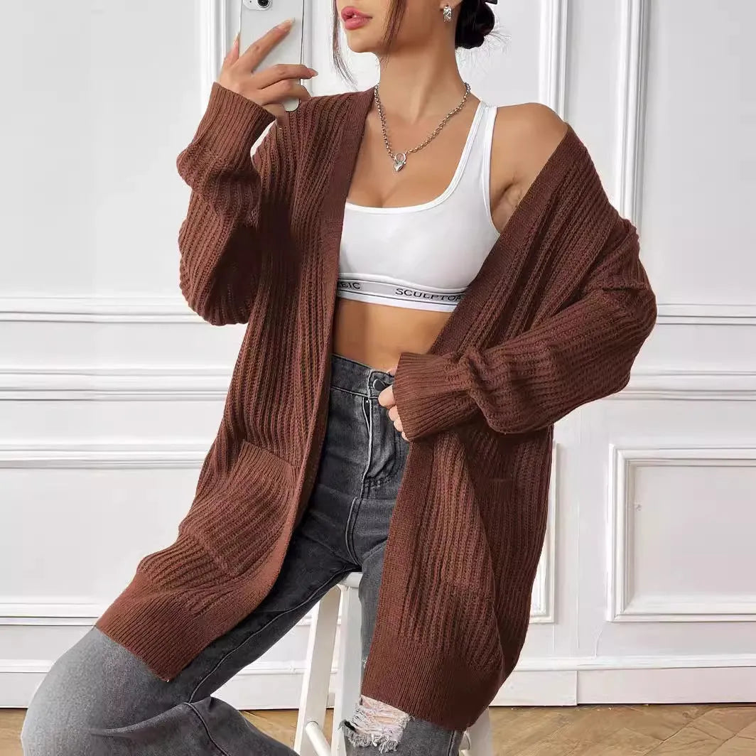 Women's loose-fit double pocket cardigan sweater in a solid colour
