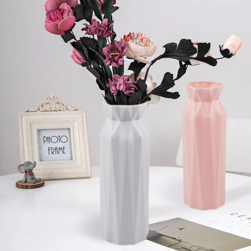 Green drop-resistant melamine vase with 7.2cm base diameter on a desktop