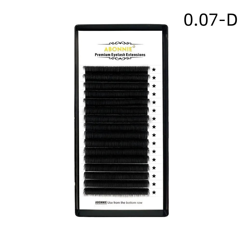 Large capacity 16-row dense false eyelashes made of mink hair on a matte round wool band.