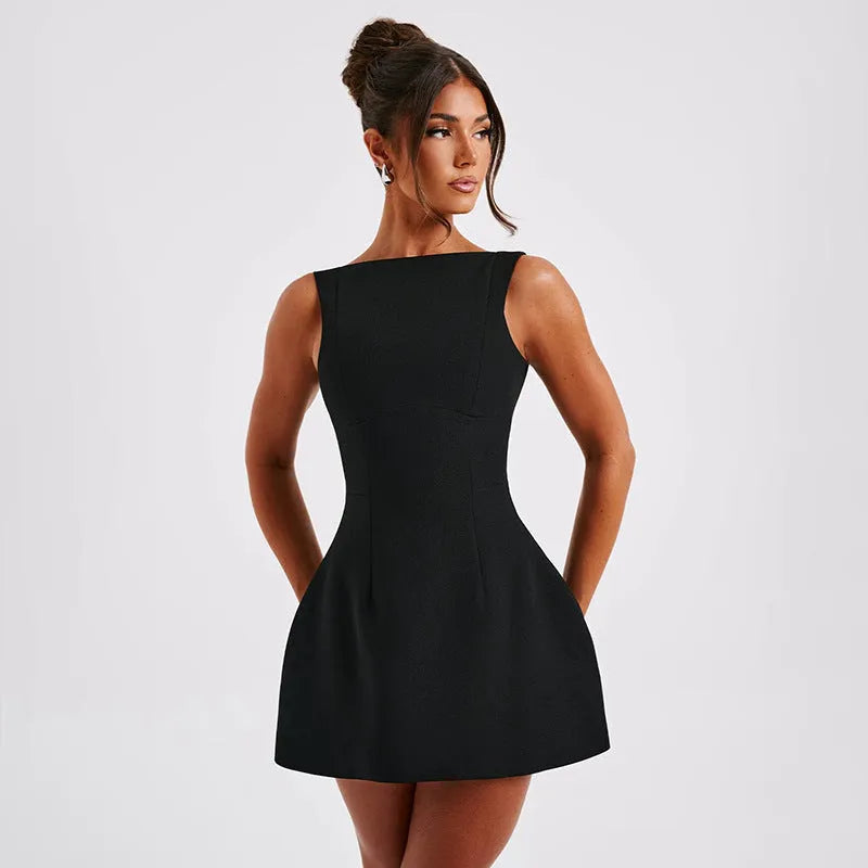 Slim-fitting backless sling dress with high waist and sleeveless design in summer colours