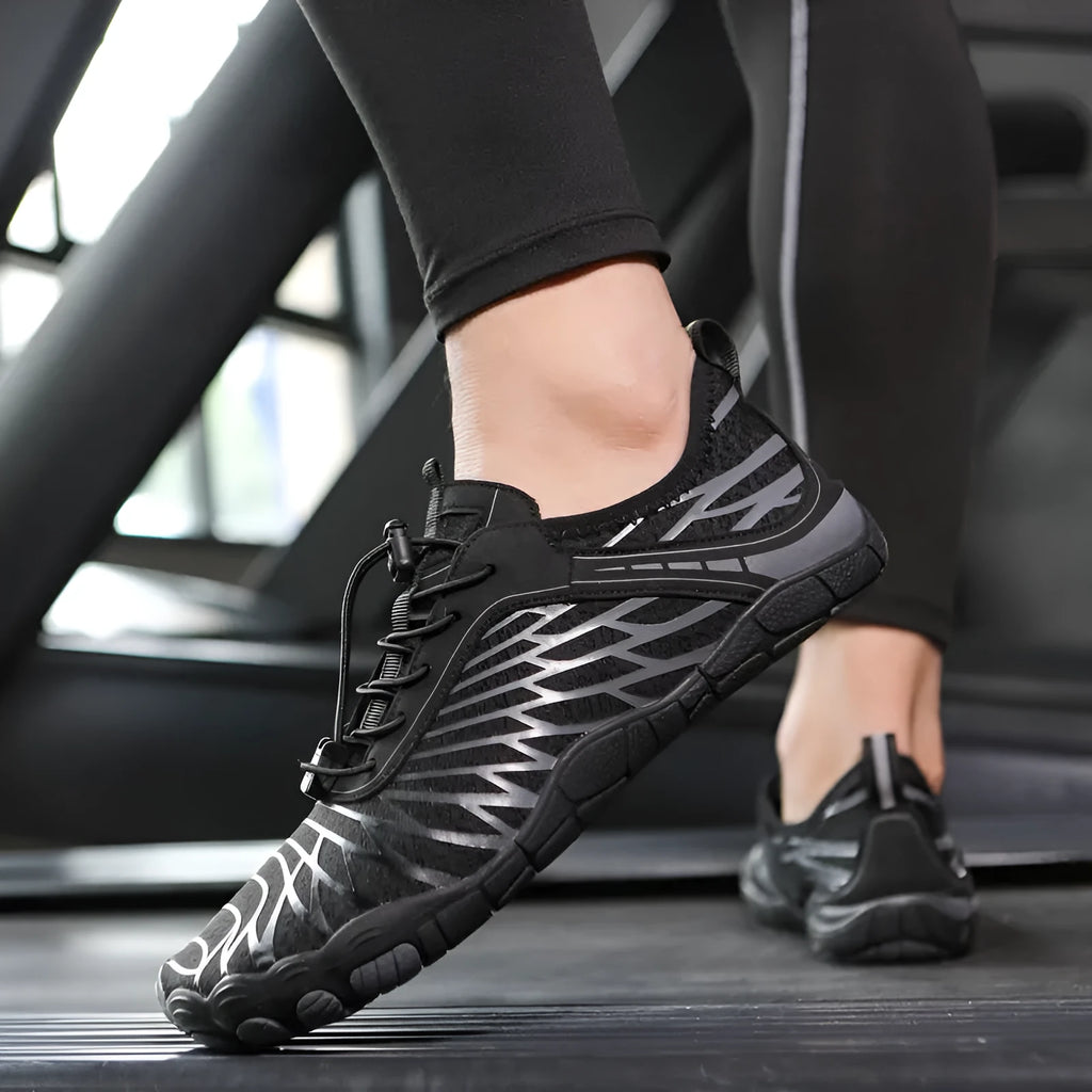 Outdoor fashion sports upstream shoes in multiple colours with lace-up front and rubber soles