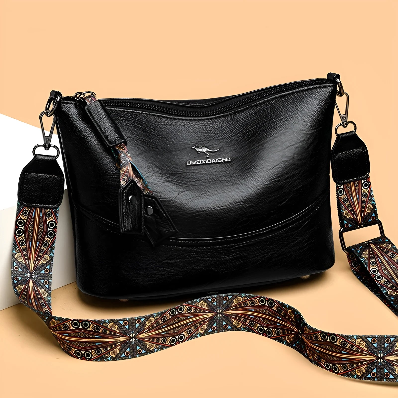 Women's bucket bag in PU leather, crossbody style, outer pocket, black colour, horizontal square shape