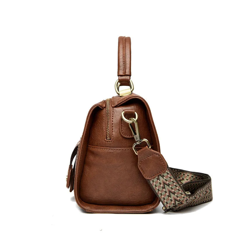 Retro-inspired women's crossbody bag in six colours with sandwich pocket design