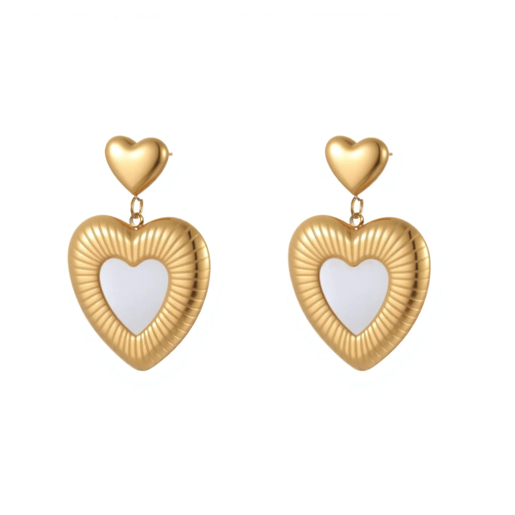 Gold electroplated heart-shaped earrings with white fritillary pattern on stainless steel