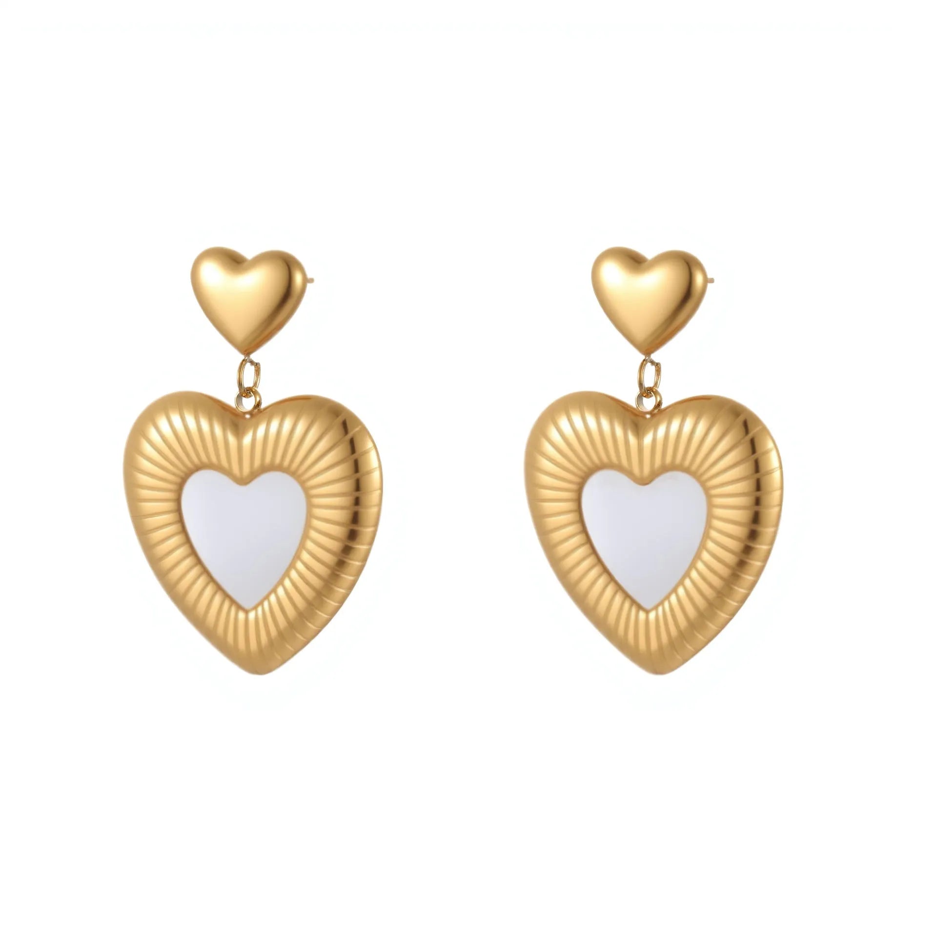 Gold electroplated heart-shaped earrings with white fritillary pattern on stainless steel