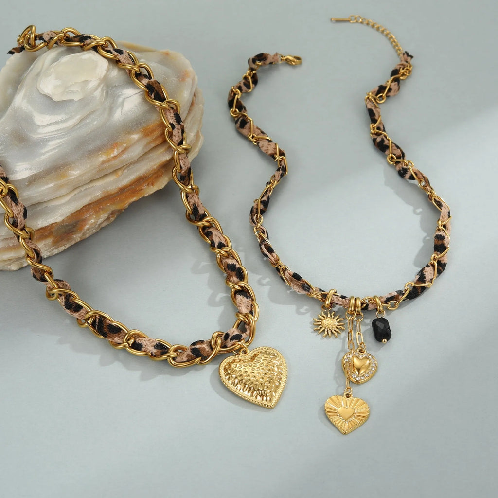 Stainless steel necklace with a geometric leopard love pendant on an adjustable 41-50cm chain.