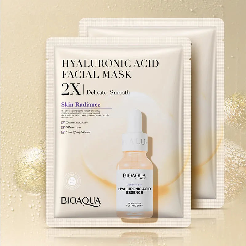 Single-use facial sheet mask with 30g of gel containing collagen, hyaluronic acid, vitamin C, or Centella Asiatica.