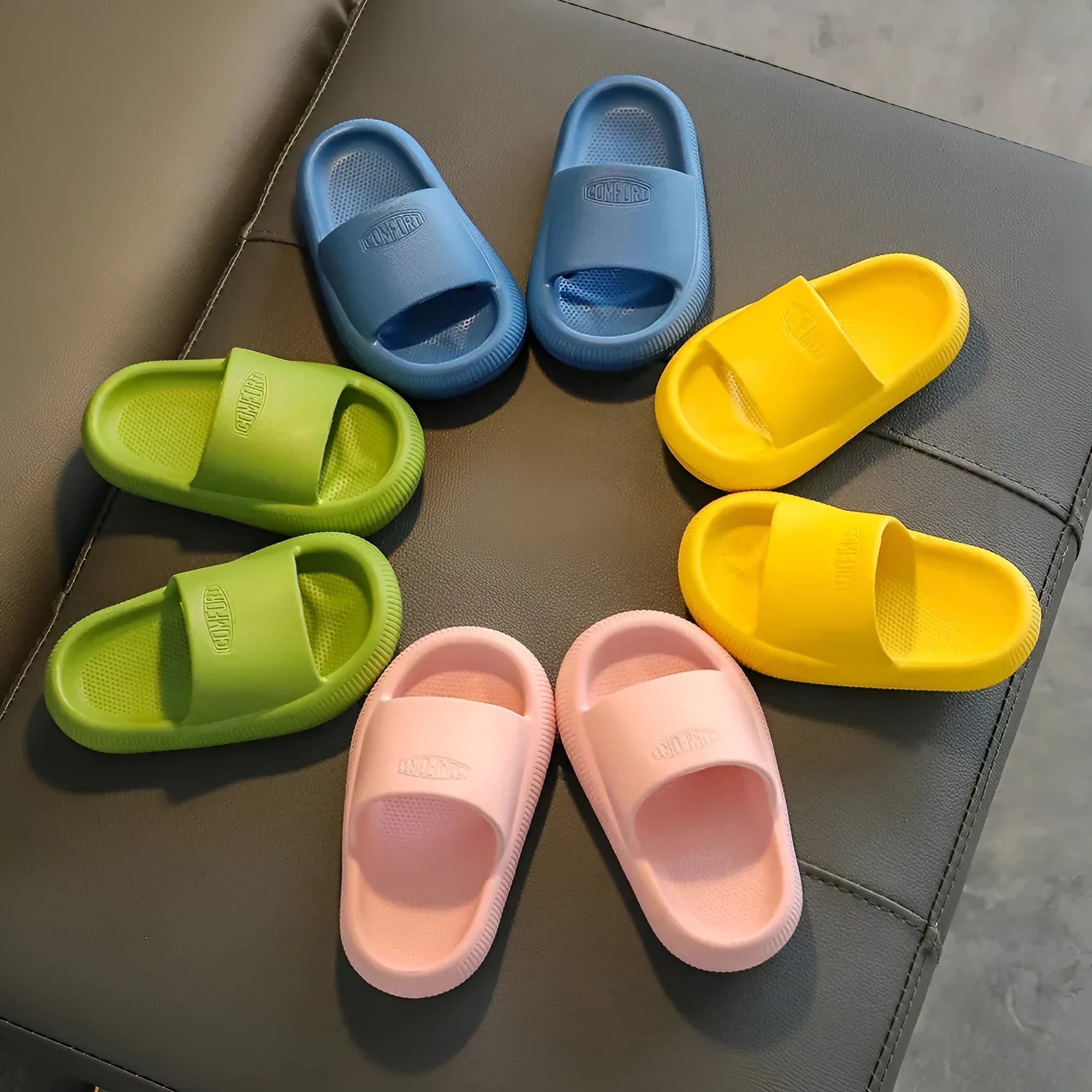 Children's EVA slippers in mixed colours with injection-moulded sole construction