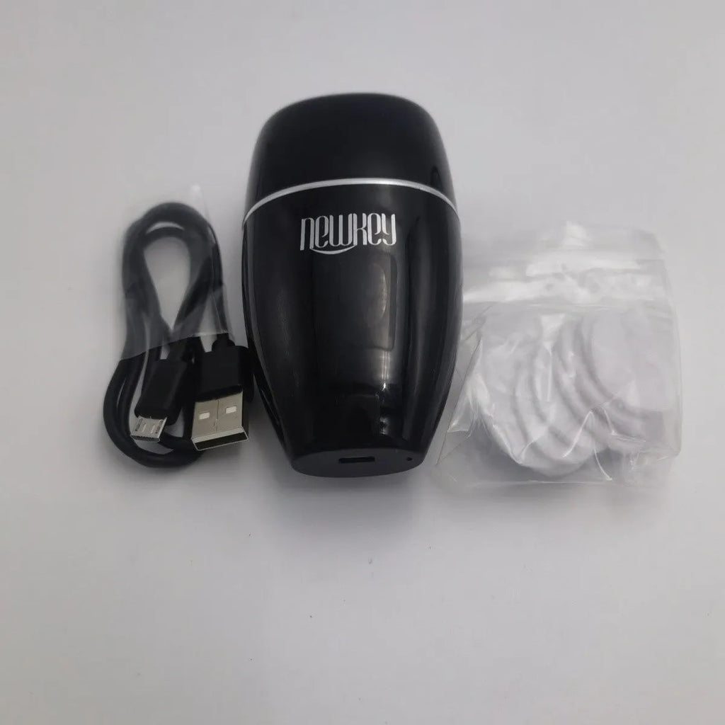 Electric silicone lip plumper device with 3-speed adjustment in black, USB rechargeable