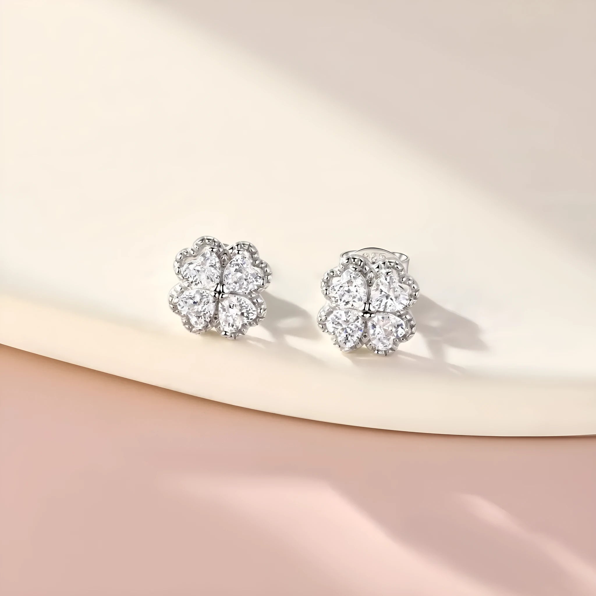 Zeng Yin four-leaf clover heart shape 925 silver earrings with zircon stones and white gold colour finish