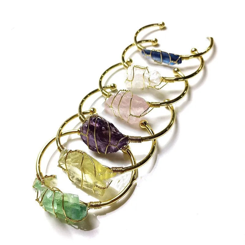 Geometric gold wire bracelet with a central rough natural crystal, bohemian ethnic style.