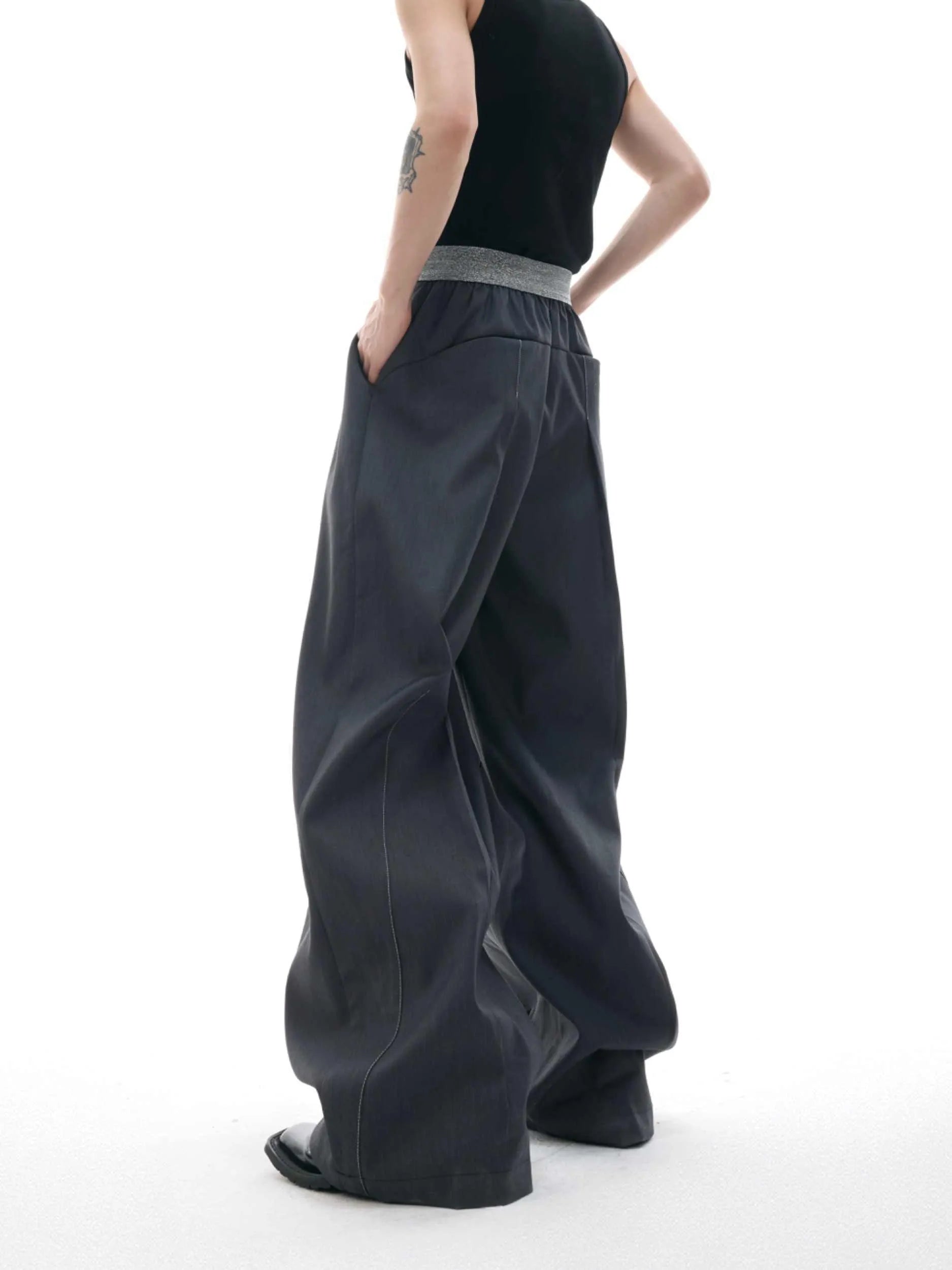 Straight-leg suit trousers with button-open line design in high-waisted drooping style