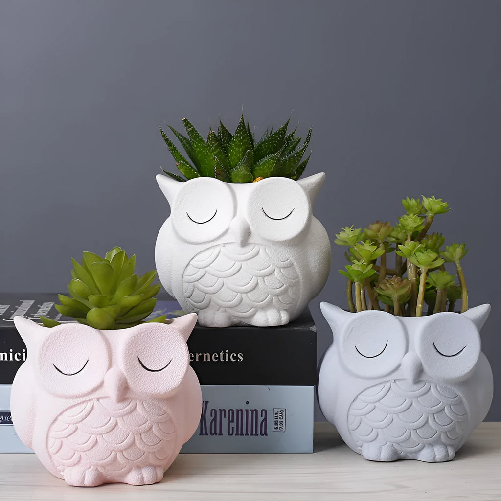 Ceramic owl succulent flower pot with frosted finish in light pink, 11x9x9cm