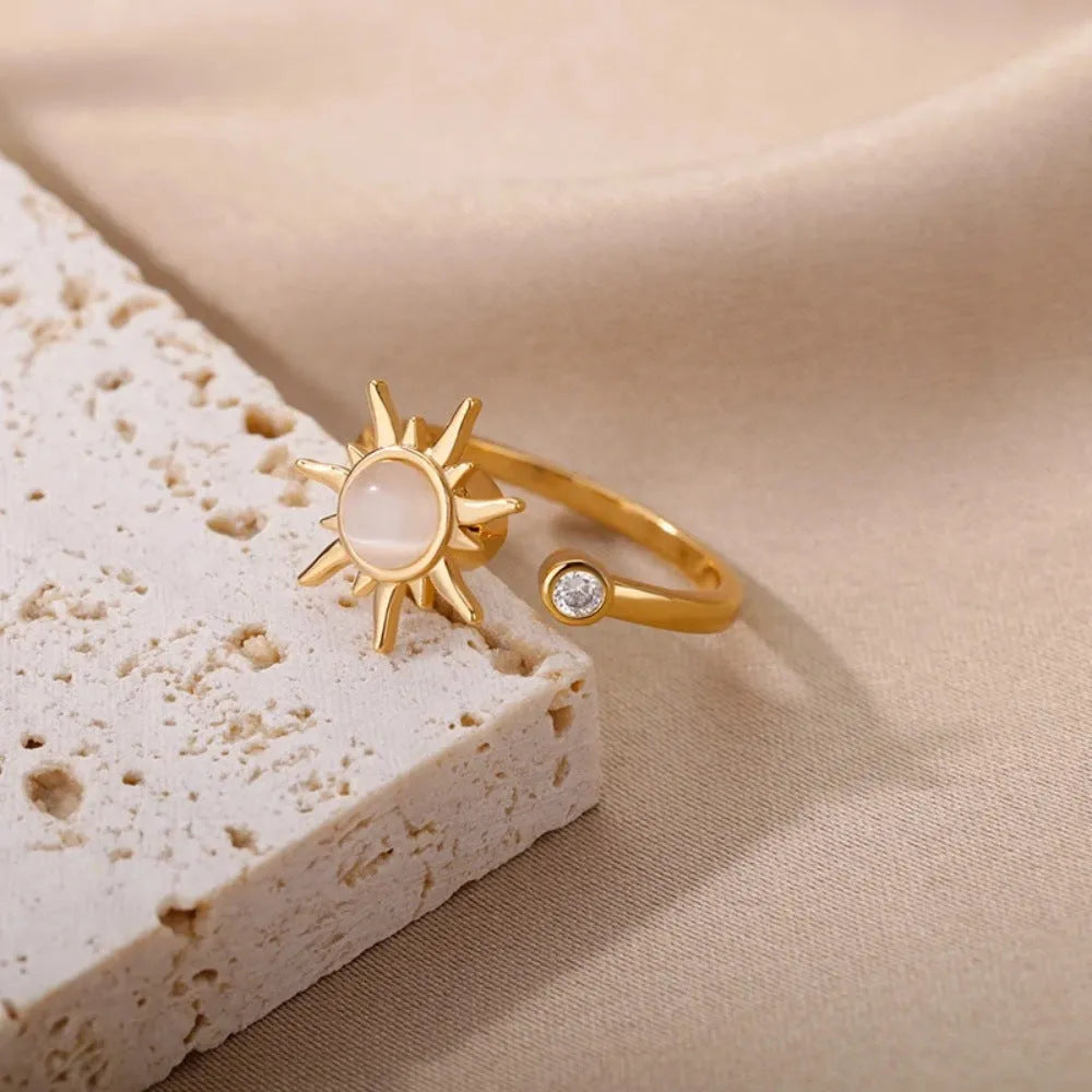Simple geometric copper ring with adjustable opening and rotatable design for decompression.