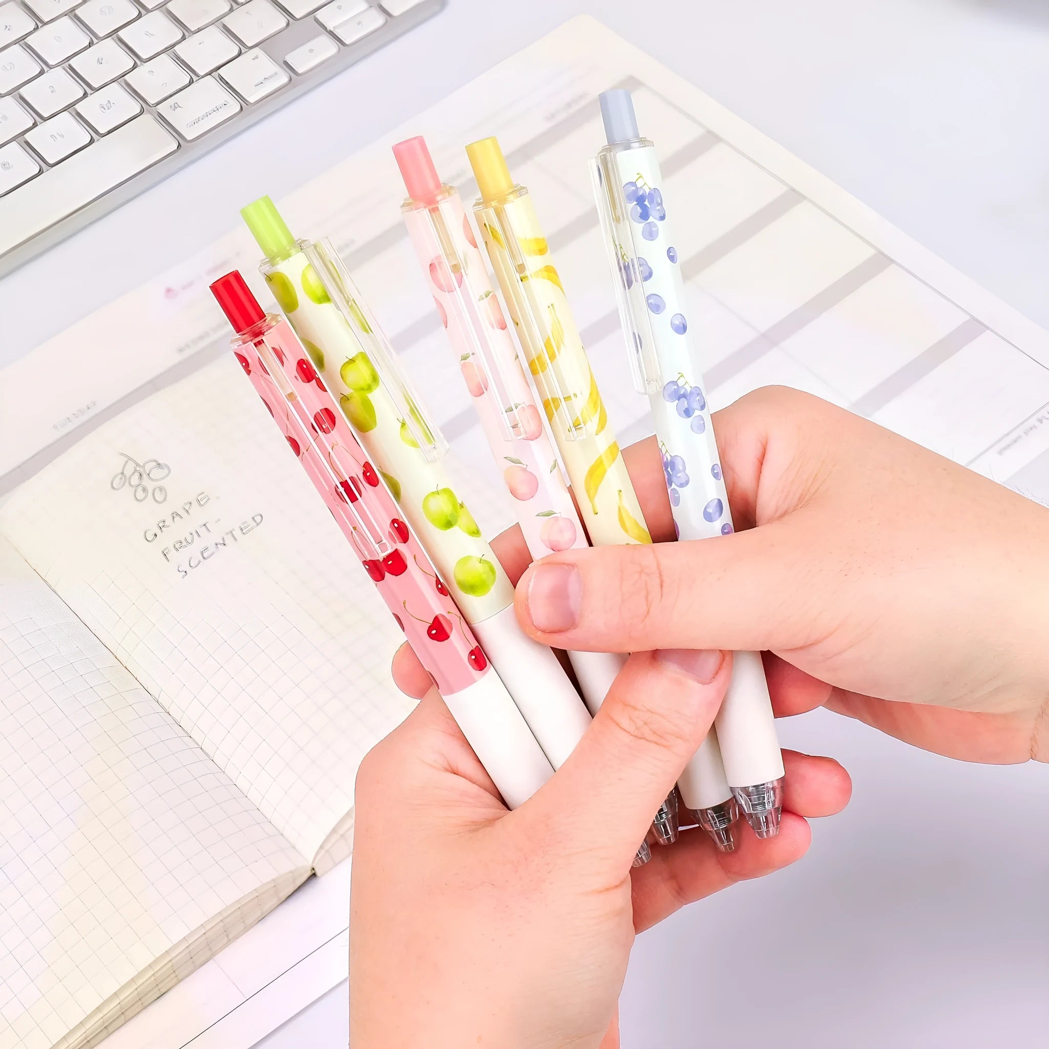Creative scented fruit flavoured pressurised unisex pen 0.5mm black ink plastic barrel 3 pack random colours