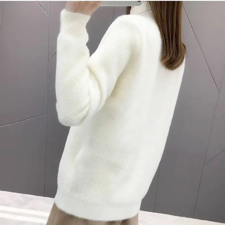 Women's half turtleneck solid color bottoming shirt in black with long sleeves and regular fit