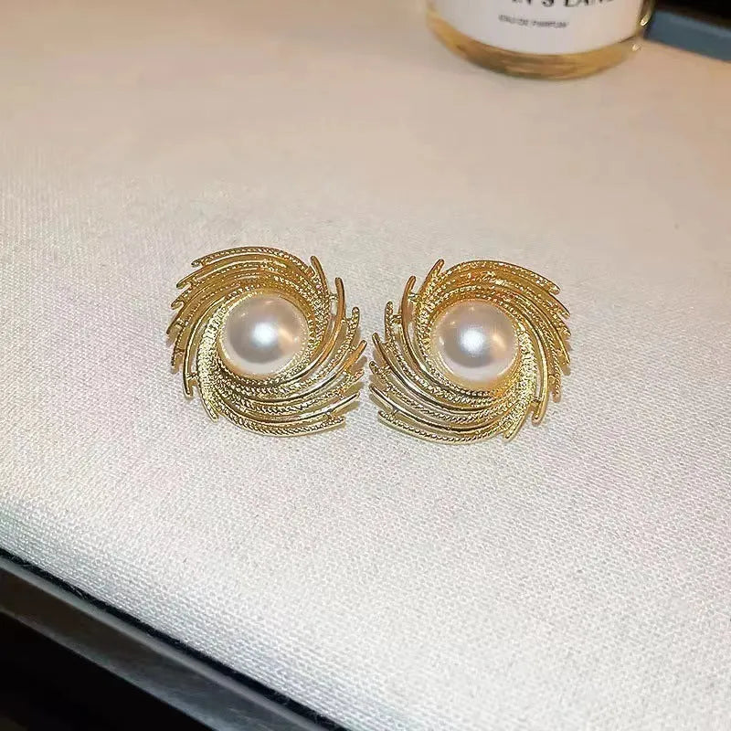 Exaggerated high-grade pearl vintage earrings for women, alloy flower shape, electroplated finish