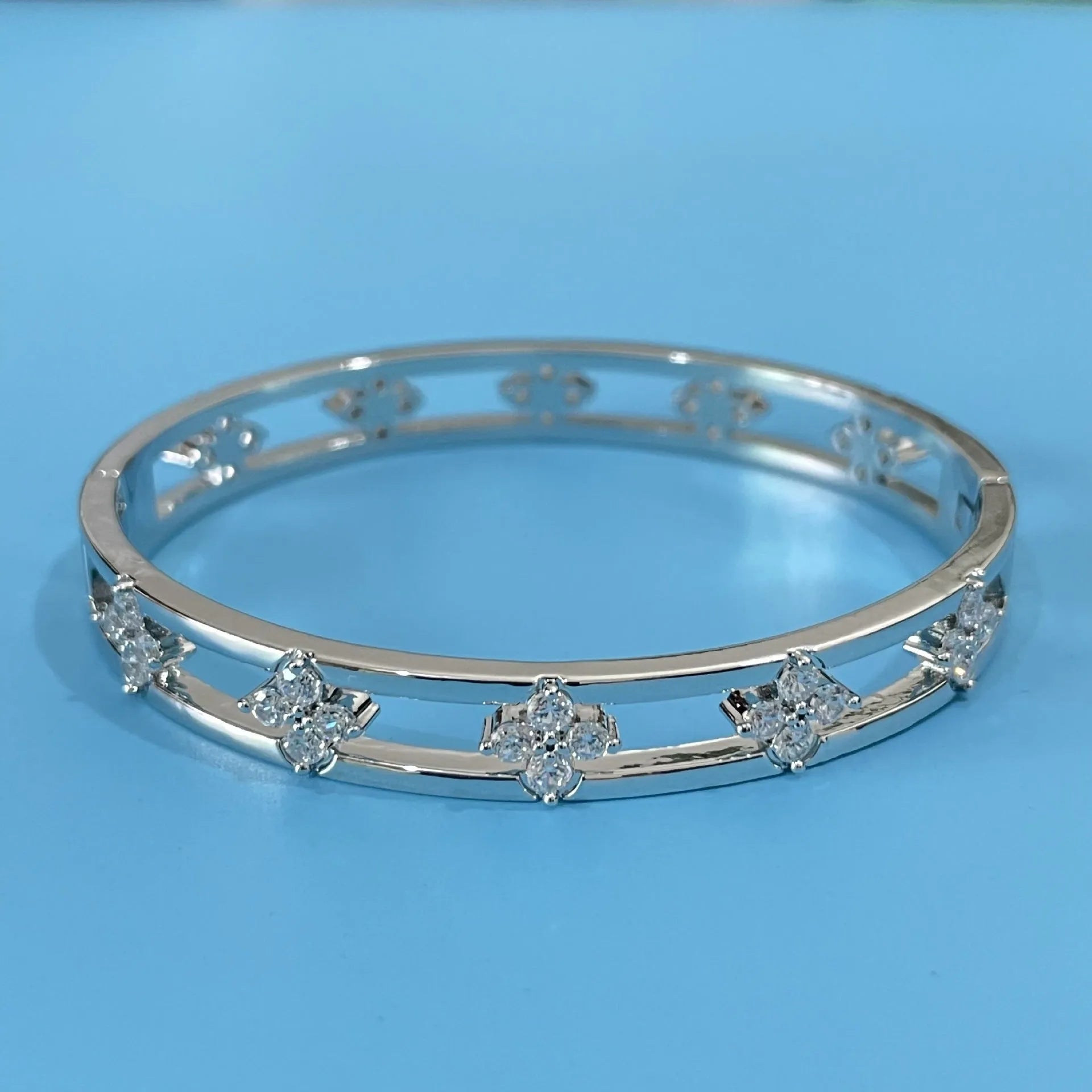 Women's hollow bracelet with zircon stones and four-leaf clover design