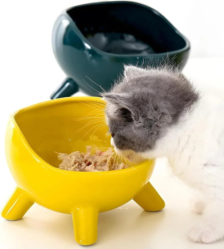 Ceramic cat food bowl with four legs, rounded arc shape, in green or yellow, small and large sizes