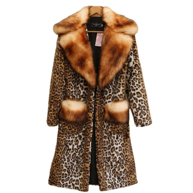 Women's long artificial fur jacket in leopard print with regular sleeves