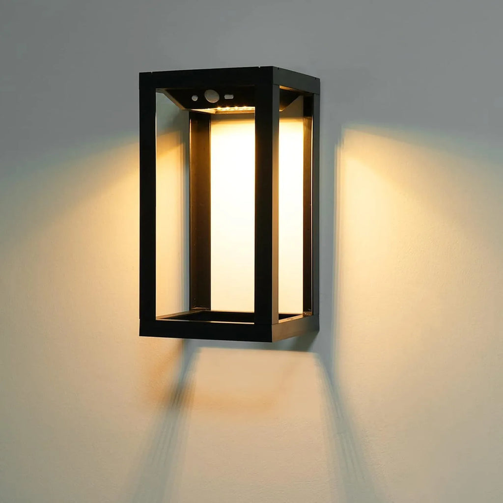 Chinese style solar-powered outdoor wall lamp with plastic housing for garden courtyard lighting