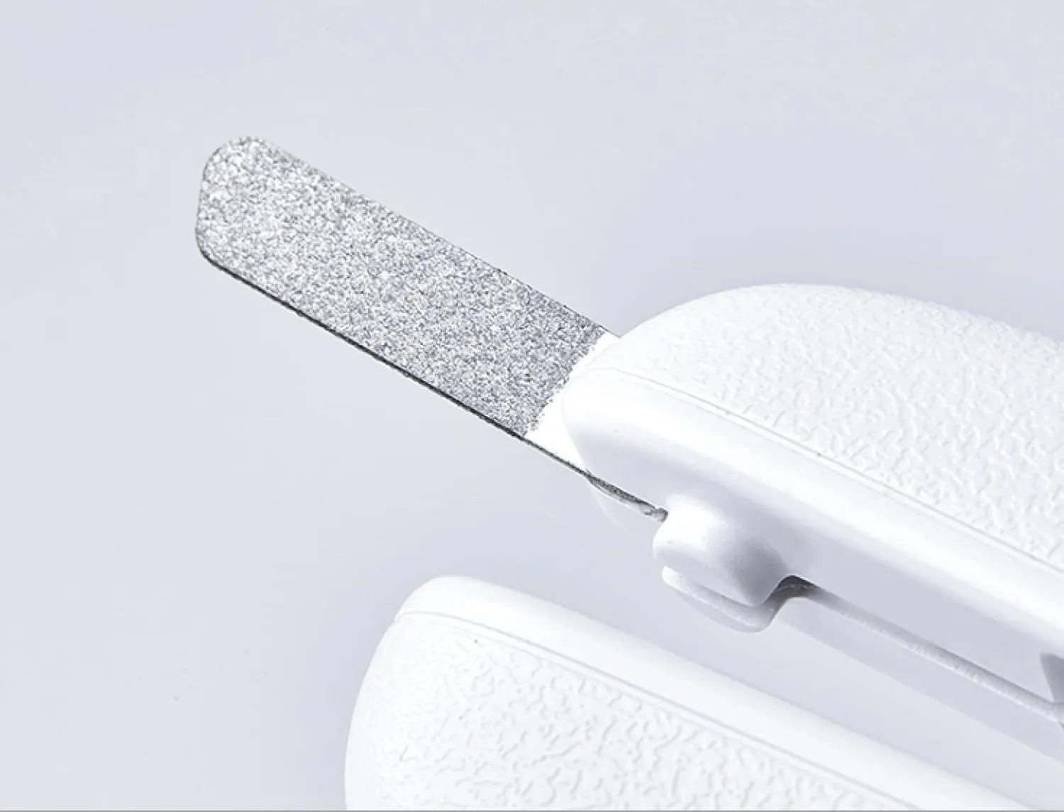 White LED pet nail clippers with transparent guard and triangular steel blade for dogs and cats