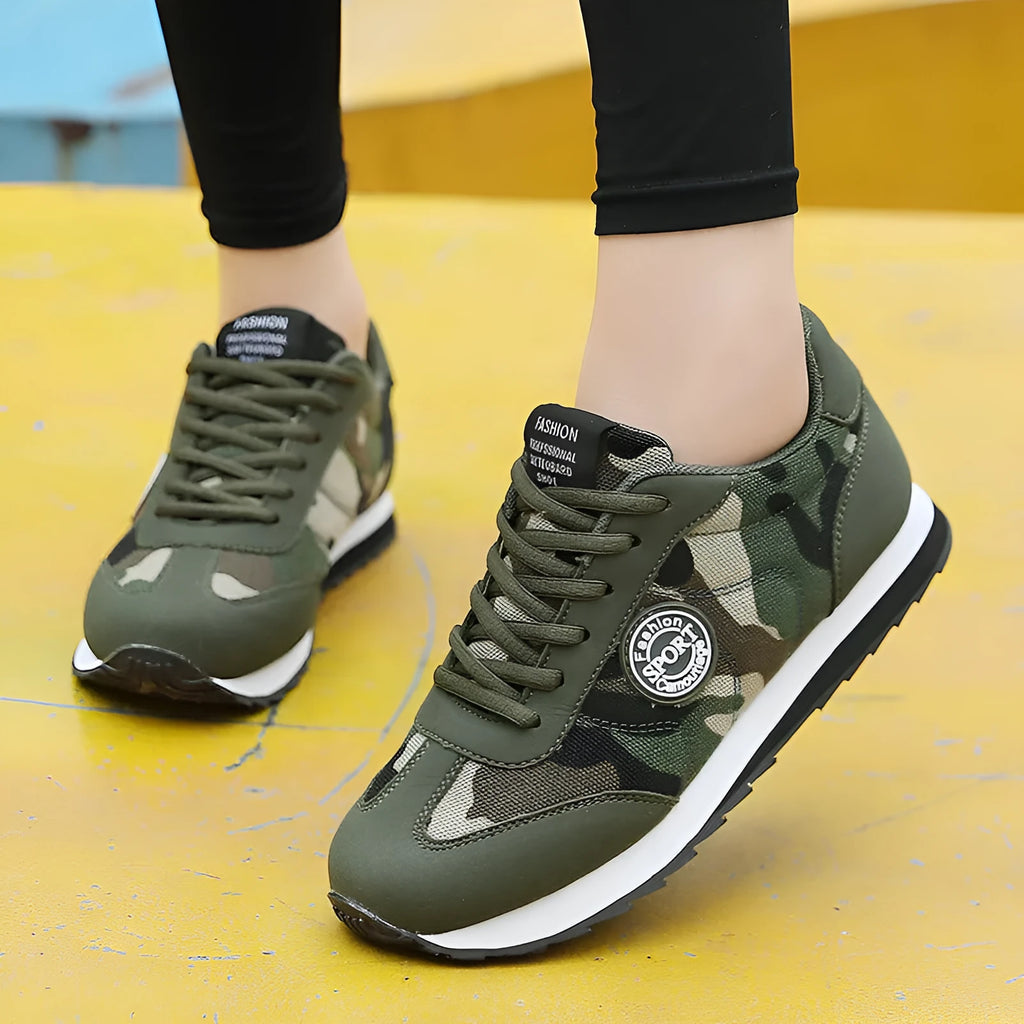 Men's and women's camouflage pattern low-top suede running shoes with a foam sole.