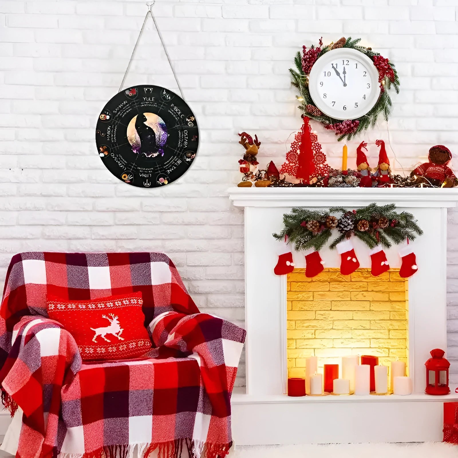 Wooden decorative pendant in disc shape with holiday designs, made from boxwood with 29.5cm diameter