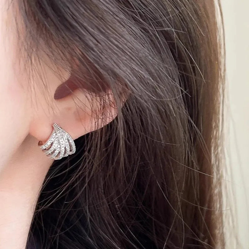 Women's geometric line design earrings in platinum colour with zircon construction