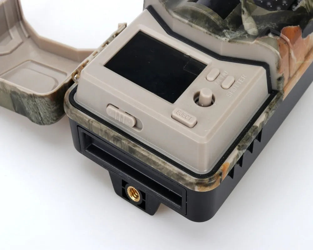 Camouflage outdoor Bluetooth hunting camera with 30MP and 42 infrared LEDs for night vision