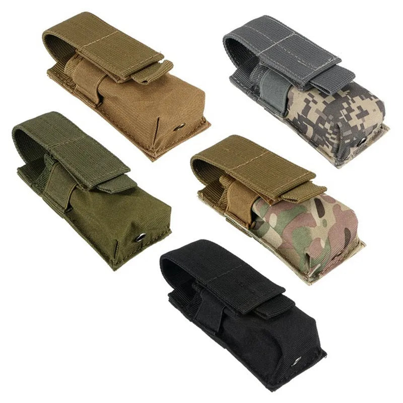 Tactical MOLLE pouch for flashlight and pistol cartridges in 600D nylon measuring 14x5.5x4cm