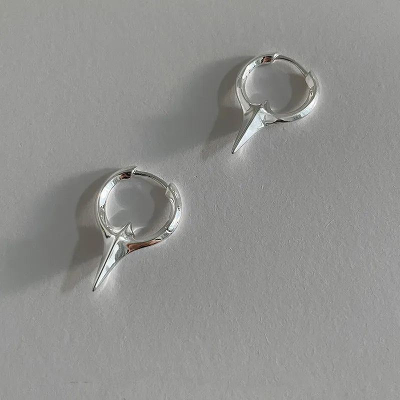 Copper star-shaped ear clip for women with a platinum electroplated finish.
