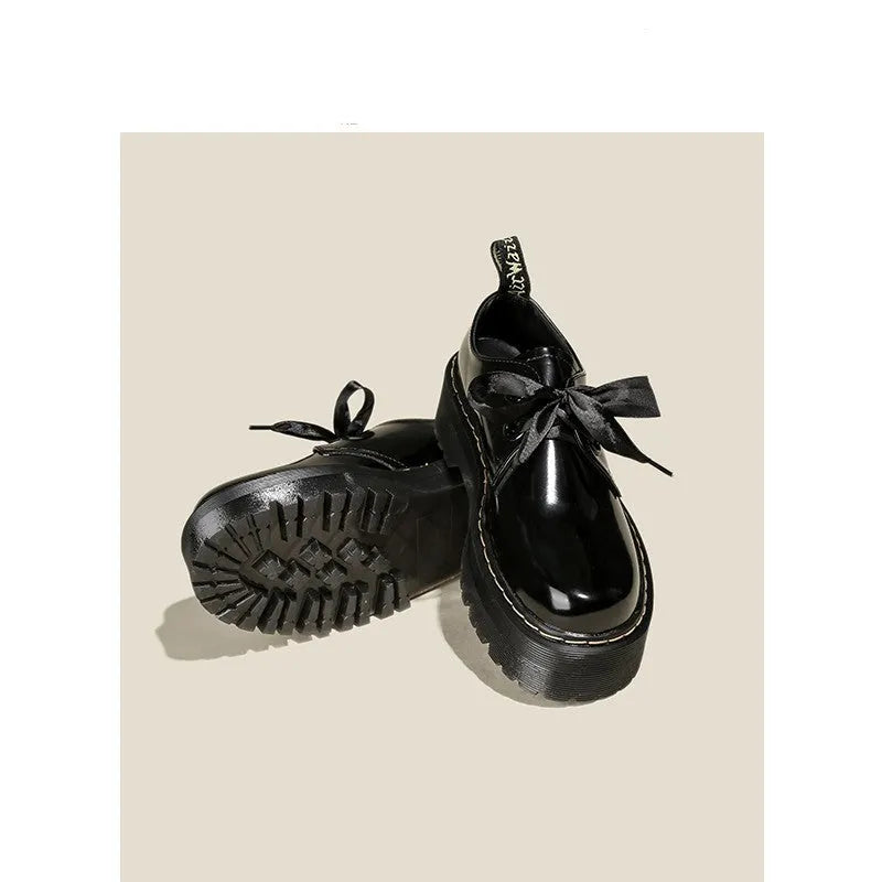 Women's thick-soled leather shoes with ribbon and cross strap details in lace-up design