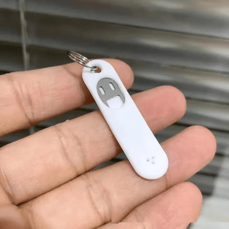 Metal card thimble for sewing in white with a slim profile