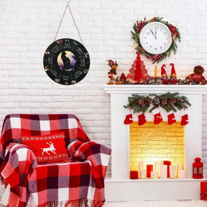 Wooden decorative pendant in disc shape with holiday designs, made from boxwood with 29.5cm diameter