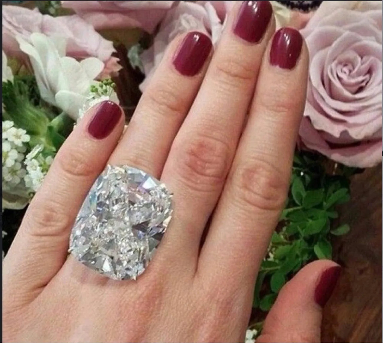 Simple white gold colour women's ring with square inlaid diamond geometric design