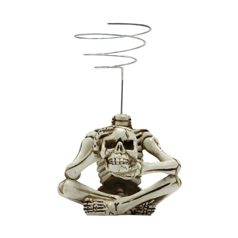 Gothic style resin air plant bracket with skull design for soilless tillandsia display