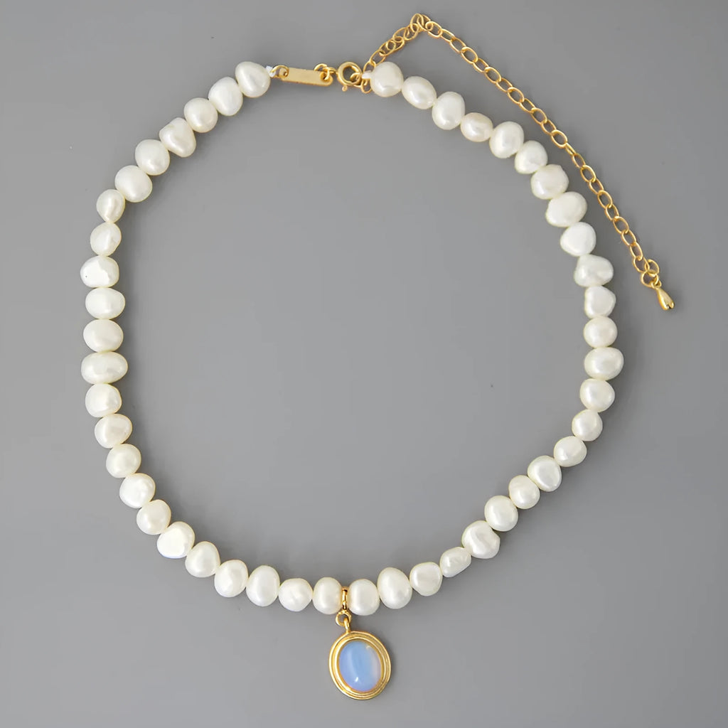 Close-up of a round 925 sterling silver necklace with an irregular geometric pearl pendant on a white background.