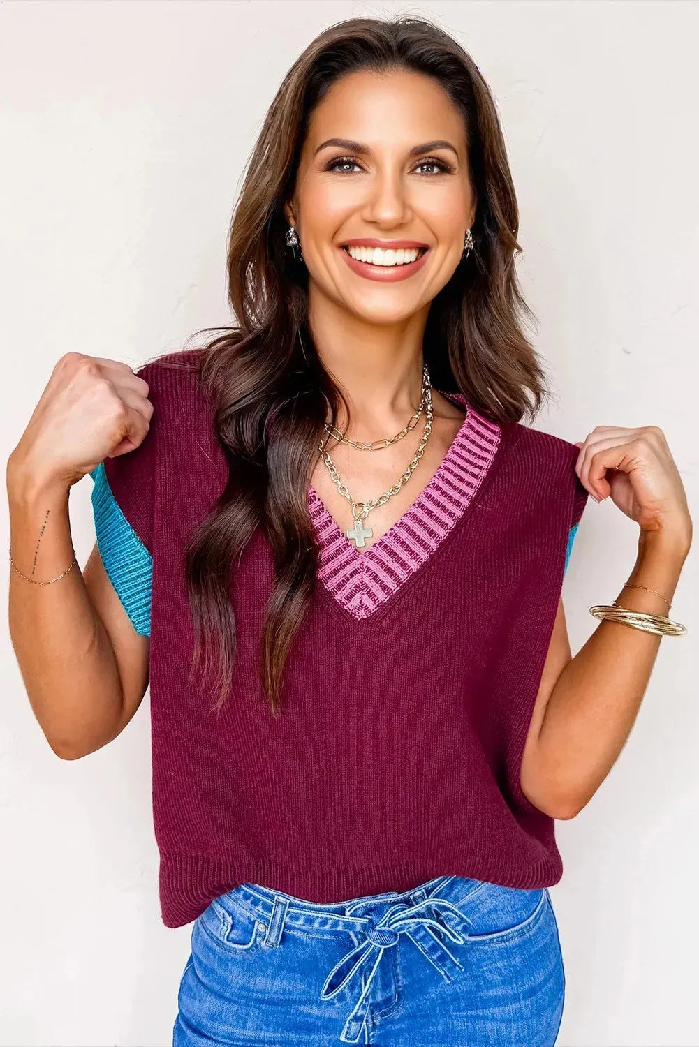 Burgundy loose sweater with contrast trim, V-neck and cuffed short sleeves