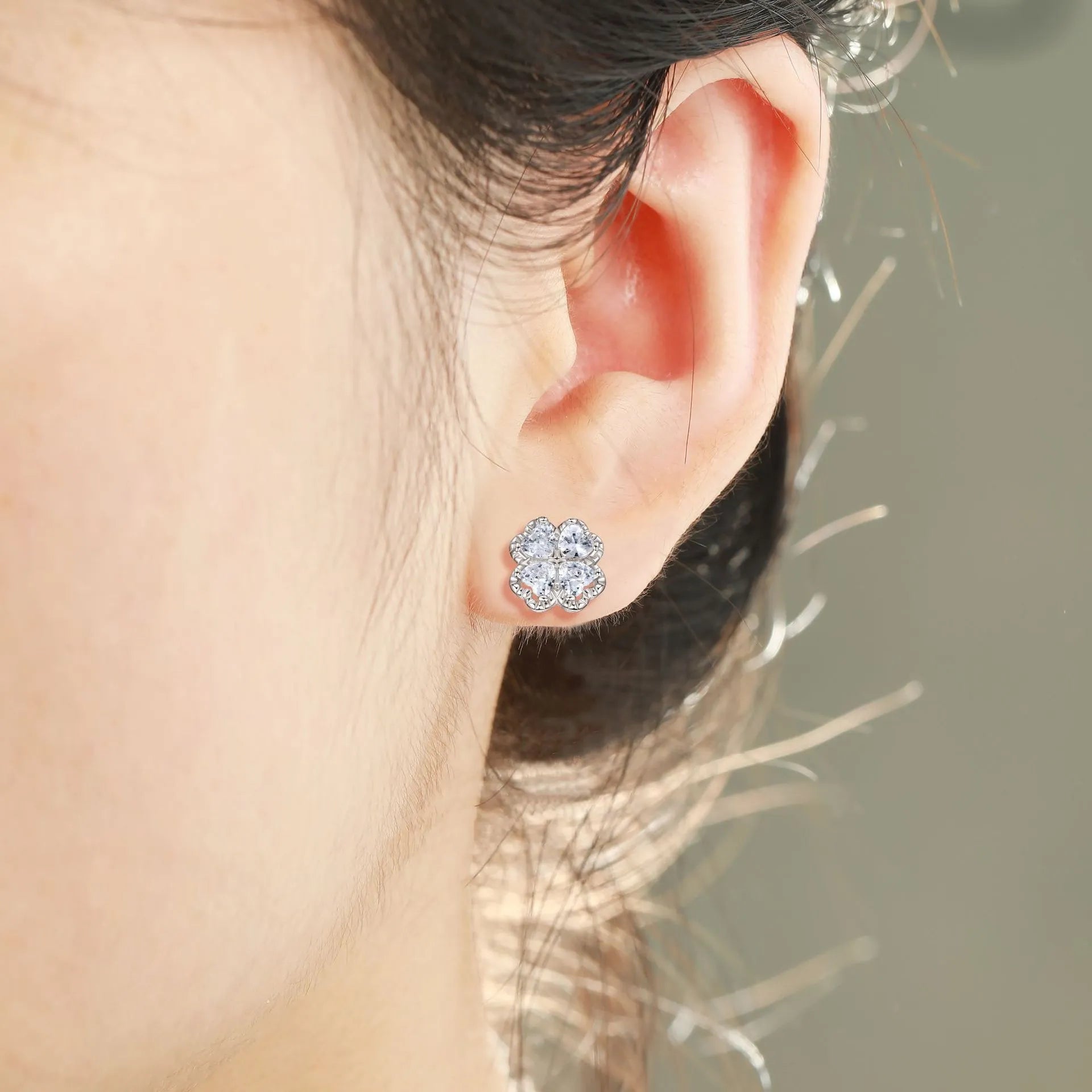 Zeng Yin four-leaf clover heart shape 925 silver earrings with zircon stones and white gold colour finish