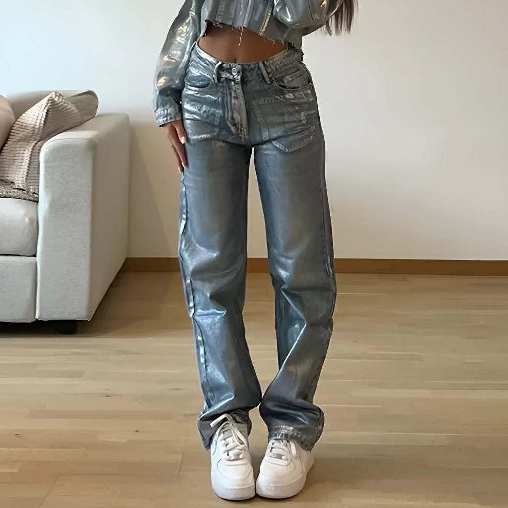 Women's high waist straight leg blue jeans with contrast colour details and street hipster style