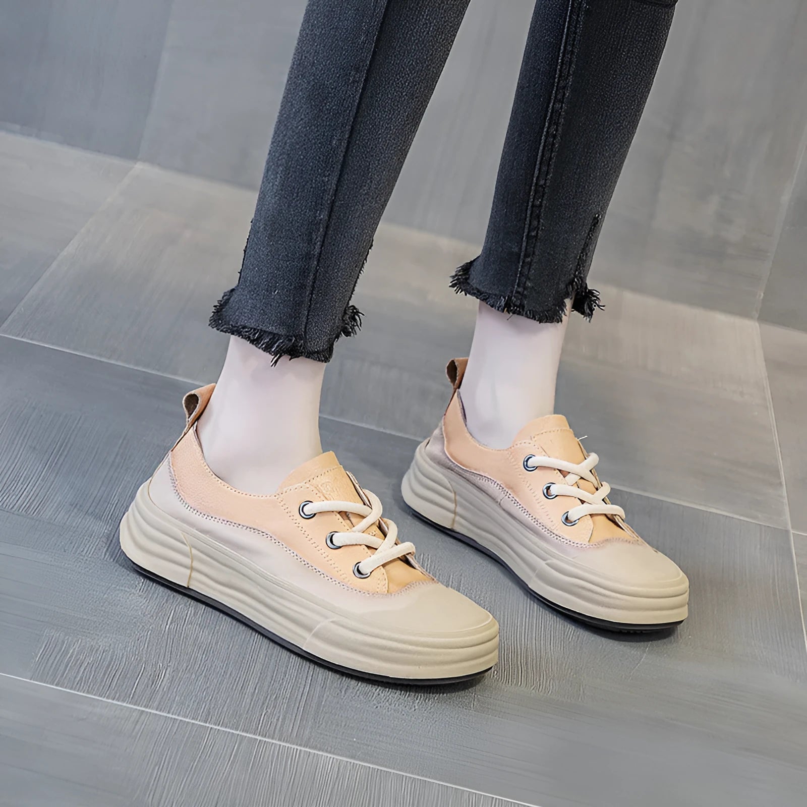 Women's matcha green leather platform sneakers with round toe and front lace-up on a white background.