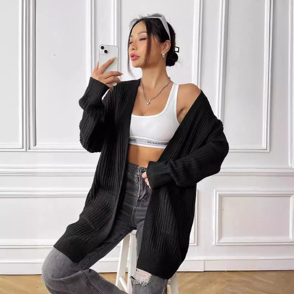 Women's loose-fit double pocket cardigan sweater in a solid colour