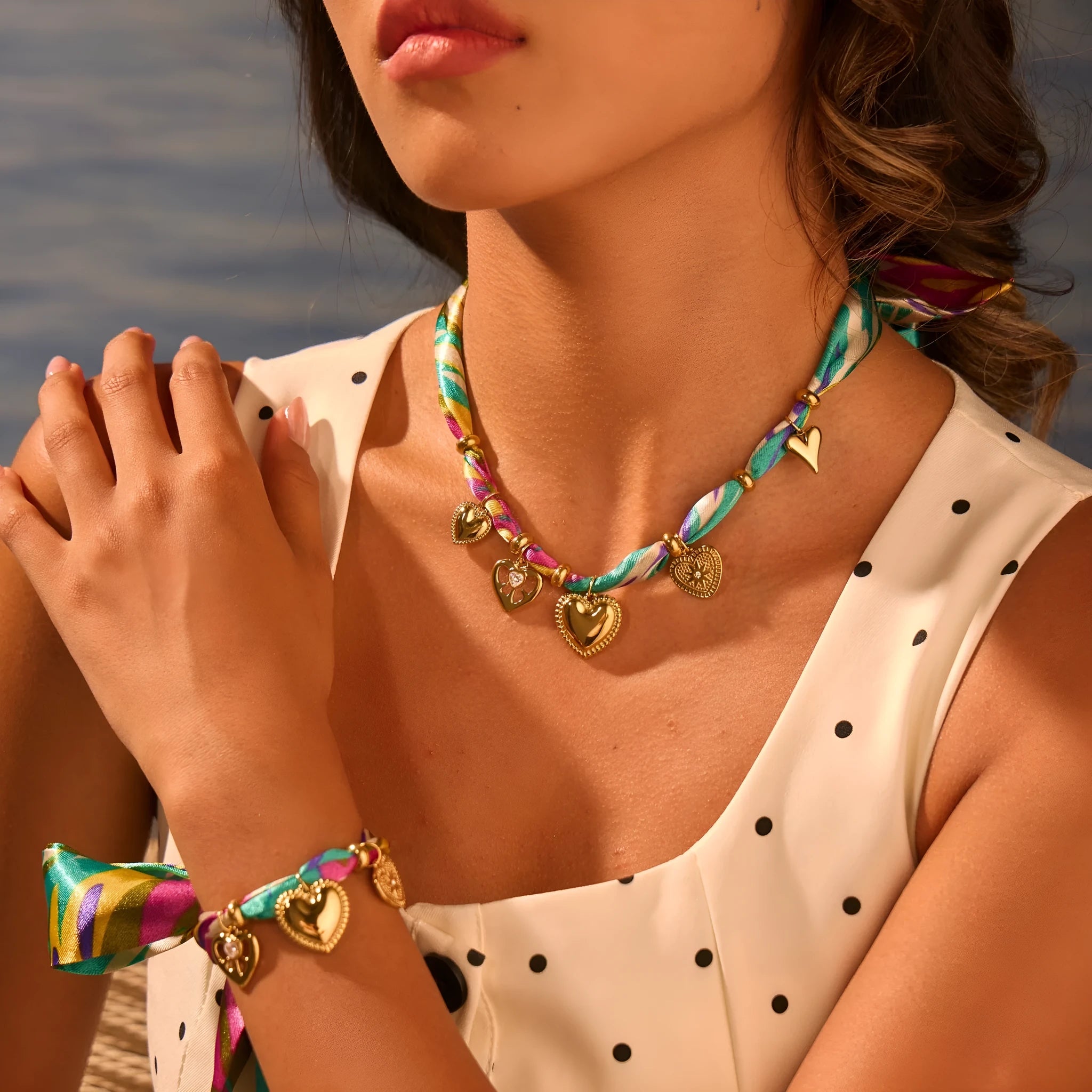 Women's gold-plated stainless steel jewellery with geometric pendant and adjustable chain