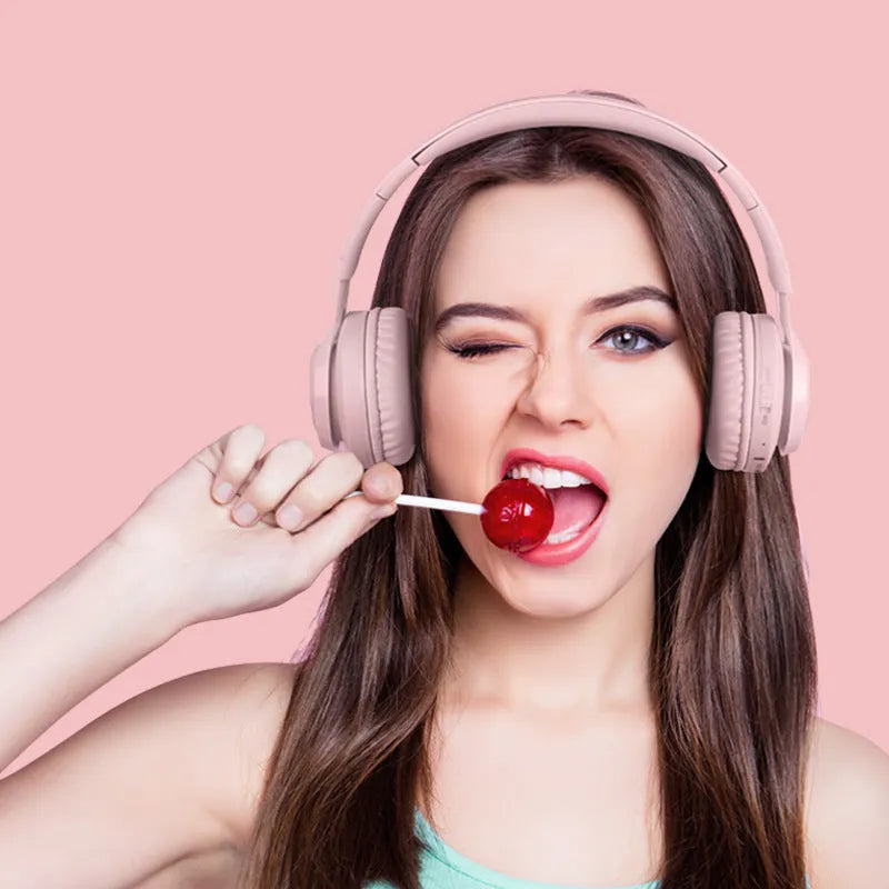 Wireless children's headphones in bunny pink with RGB lights, 15m range, and call function
