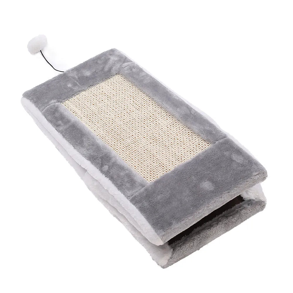 Triangular cat bed with integrated sisal scratching surface in grey and white colour option